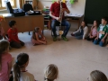 Musikschullehrer stellen Instrumente vor