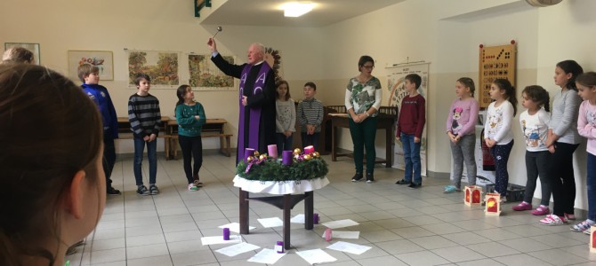 Adventkranzweihe in der Schule